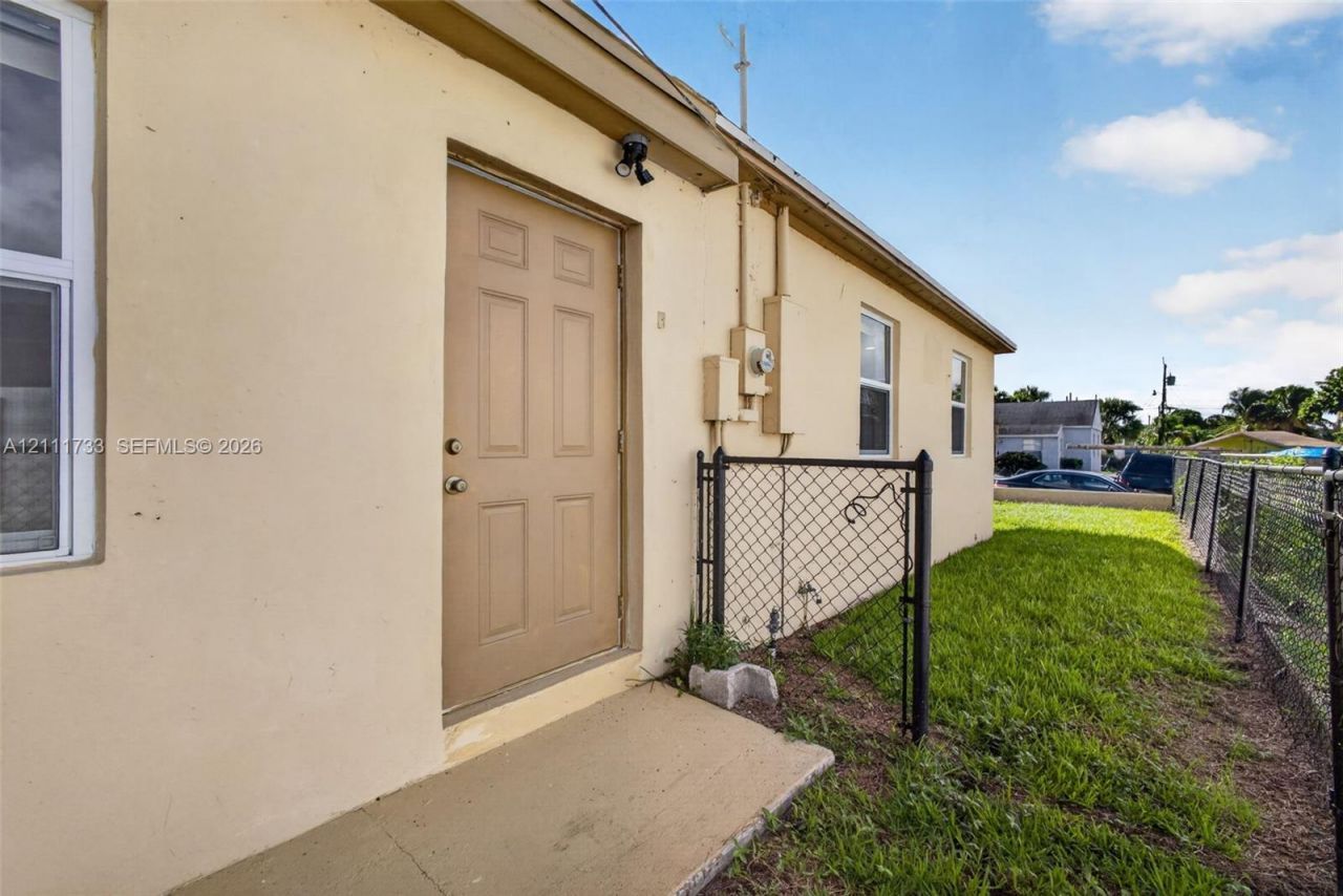840 W 4th St , Riviera Beach, FL 33404 Photo