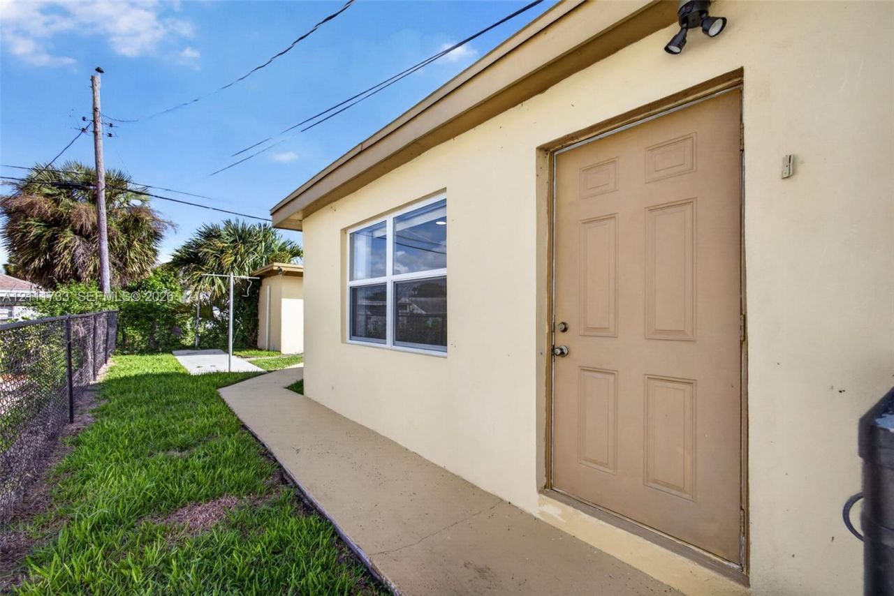 840 W 4th St , Riviera Beach, FL 33404 Photo
