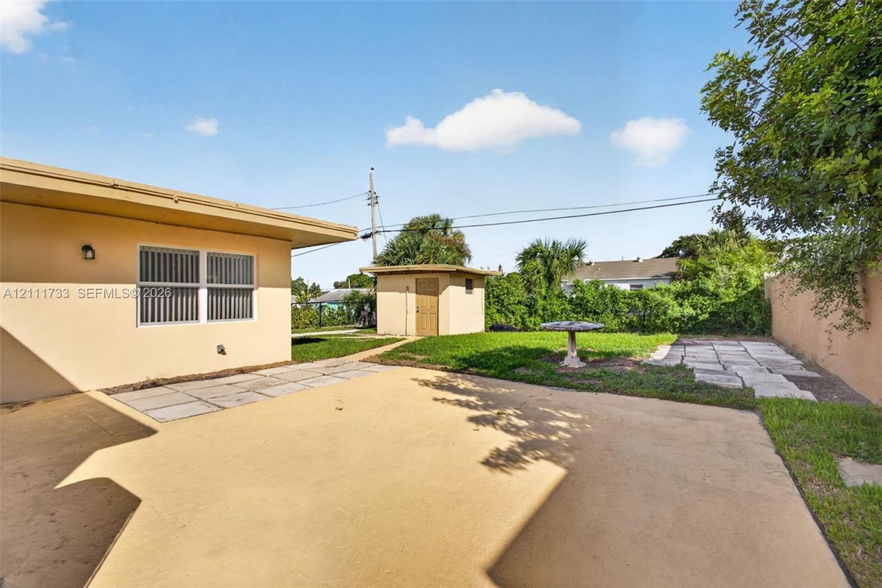 840 W 4th St , Riviera Beach, FL 33404 Photo
