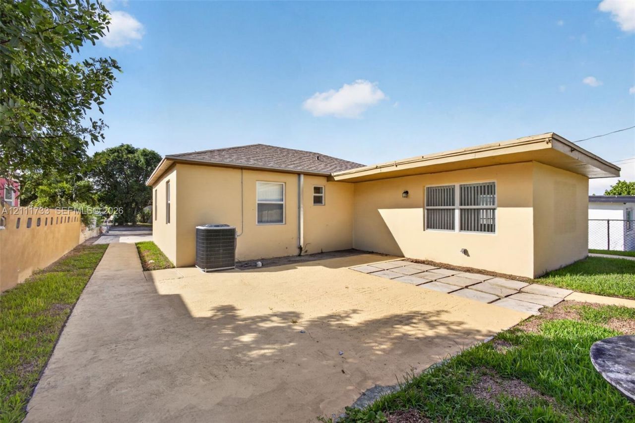 840 W 4th St , Riviera Beach, FL 33404 Photo