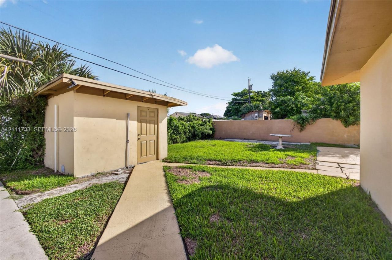 840 W 4th St , Riviera Beach, FL 33404 Photo