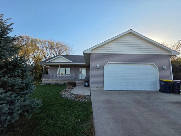 2327 Lake Avenue , New Ulm, MN 56073