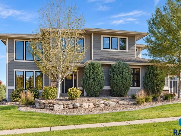 2308 S Durango Dr, Sioux Falls, SD 57110