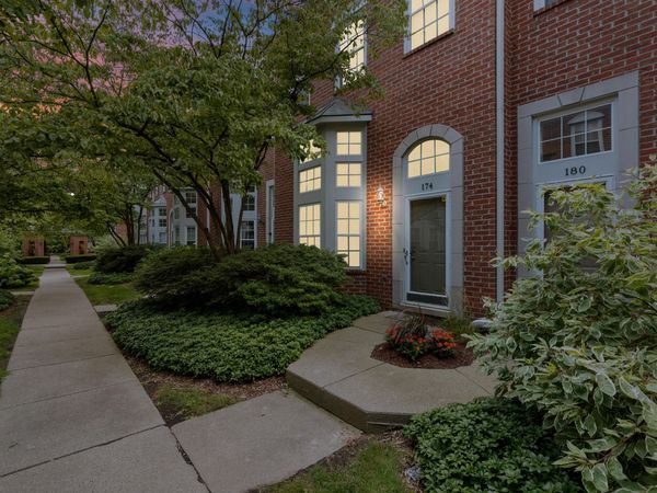 174 S Georgetown Square S, Royal Oak, MI 48067