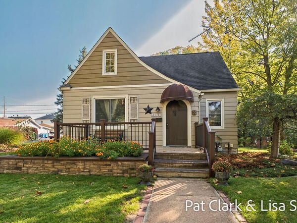 1032 Columbus Avenue, Grand Haven, MI 49417