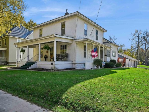 102 SE 4th Avenue, Waverly, IA 50677