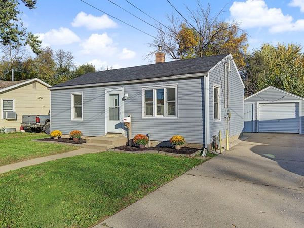 6 Southampton Court, Newton, IA 50208