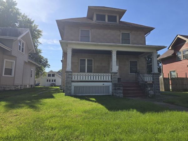 1117 W Locust Street , Davenport, IA 52804