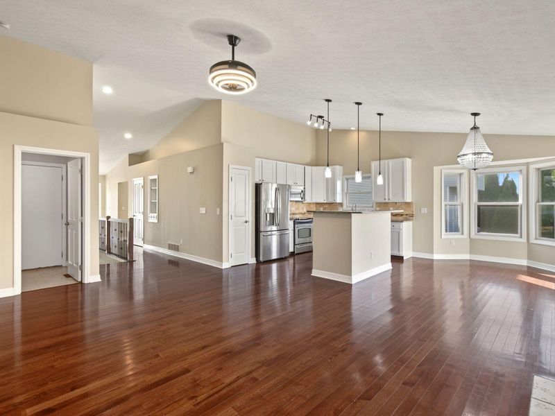 8833 Meadow Grass Lane, Lewis Center, OH 43035 Photo 3