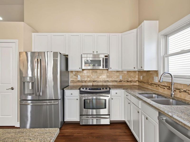 8833 Meadow Grass Lane, Lewis Center, OH 43035 Photo 5