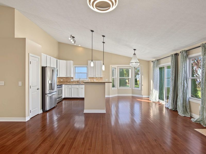 8833 Meadow Grass Lane, Lewis Center, OH 43035 Photo 6