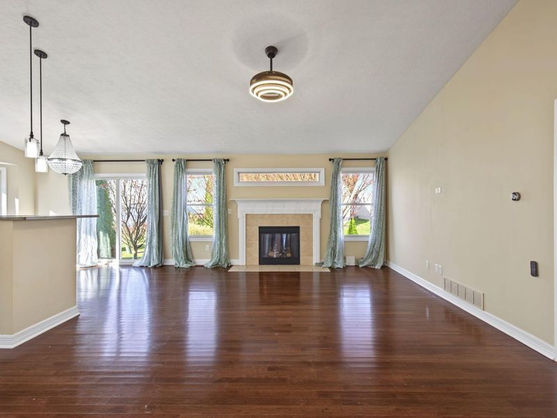 8833 Meadow Grass Lane, Lewis Center, OH 43035 Photo 7