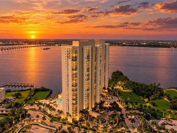 3000 Oasis Grand BLVD, Unit 1401, FORT MYERS, FL 33916