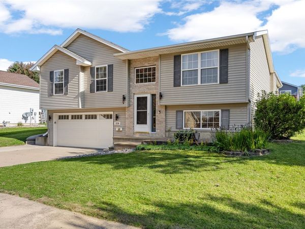 1210 Pacific Street , Ely, IA 52227