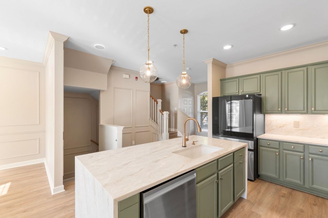 2798 Howard Ave. Photo 9