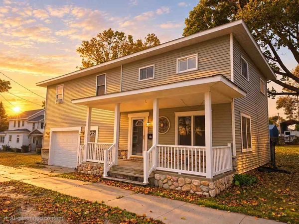 260 Mary St, St. Ignace, MI 49781