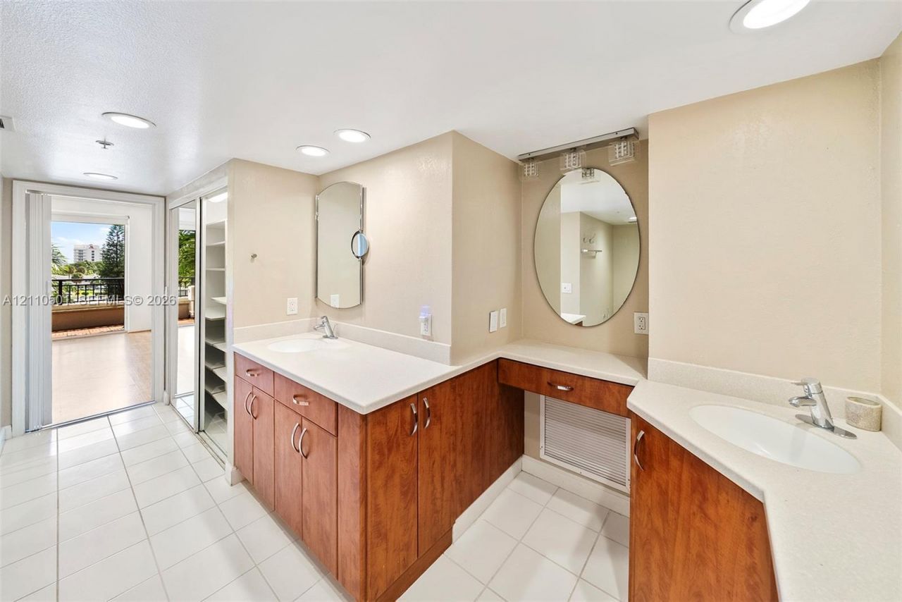 2880 NE 14th St Cswy , Unit 404, Pompano Beach, FL 33062 Photo