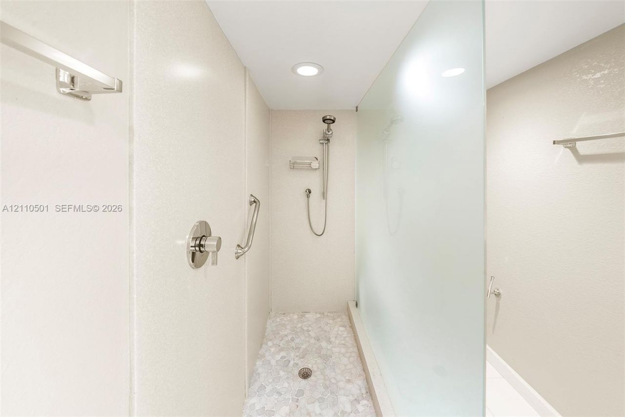 2880 NE 14th St Cswy , Unit 404, Pompano Beach, FL 33062 Photo