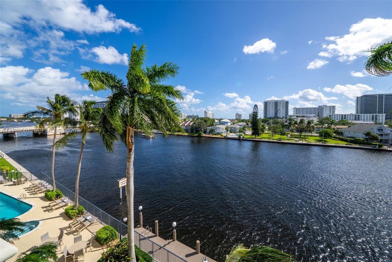2880 NE 14th St Cswy , Unit 404, Pompano Beach, FL 33062 Photo