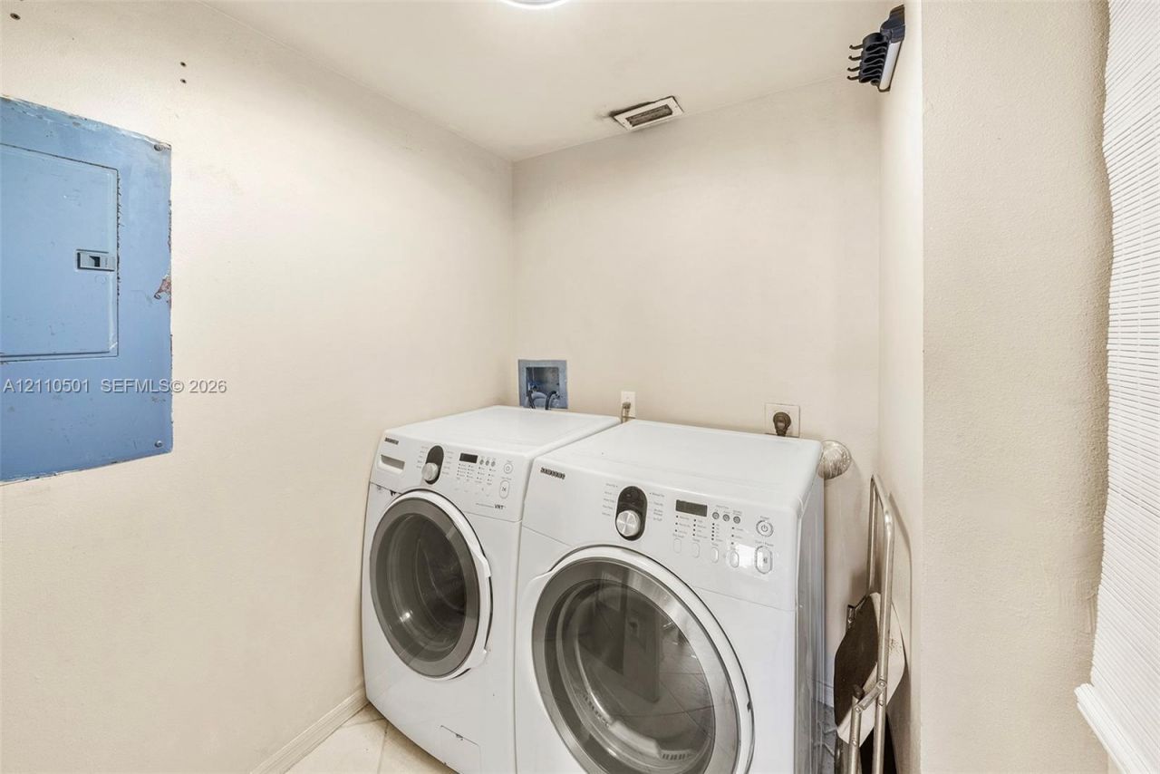 2880 NE 14th St Cswy , Unit 404, Pompano Beach, FL 33062 Photo