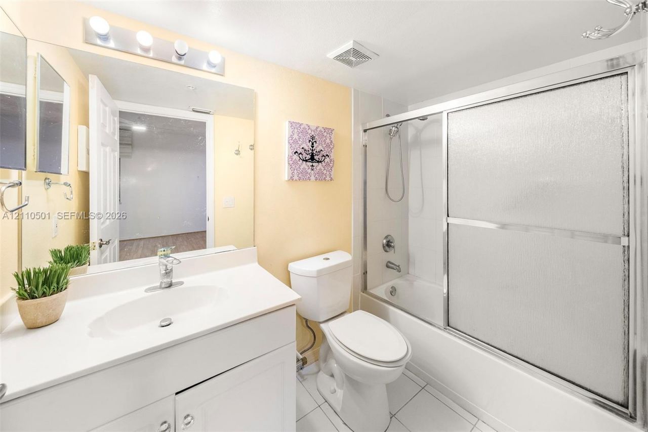 2880 NE 14th St Cswy , Unit 404, Pompano Beach, FL 33062 Photo
