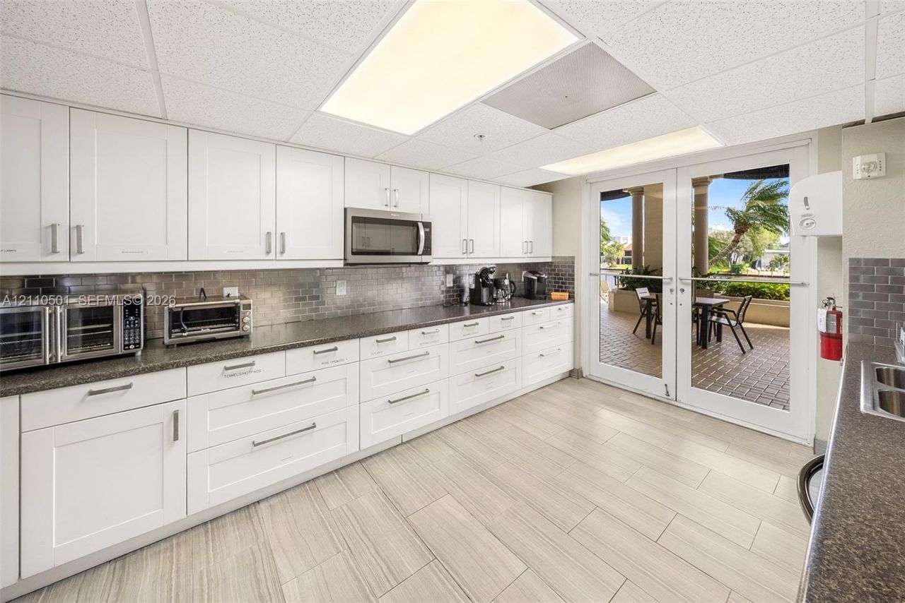 2880 NE 14th St Cswy , Unit 404, Pompano Beach, FL 33062 Photo