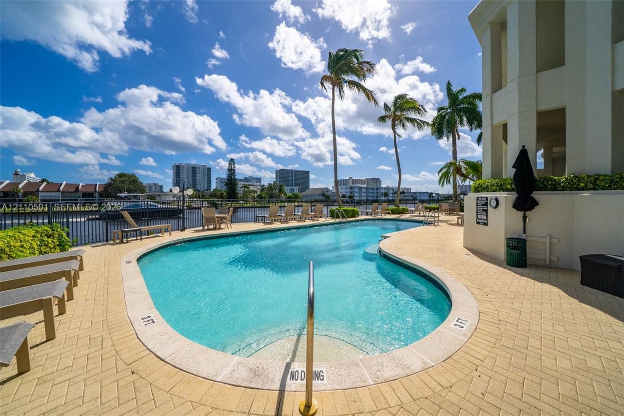 2880 NE 14th St Cswy , Unit 404, Pompano Beach, FL 33062 Photo