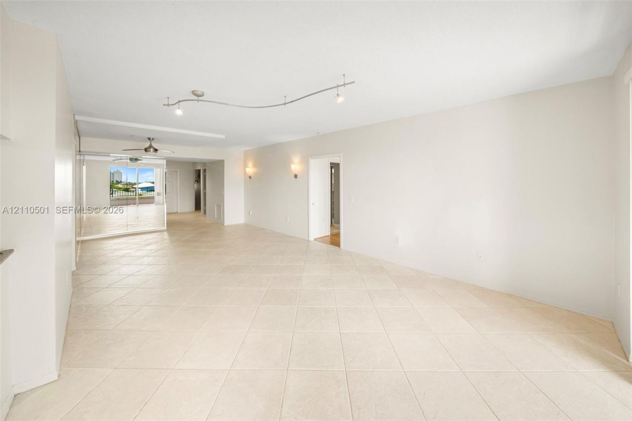 2880 NE 14th St Cswy , Unit 404, Pompano Beach, FL 33062 Photo