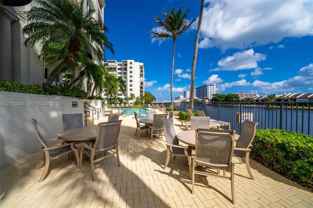 2880 NE 14th St Cswy , Unit 404, Pompano Beach, FL 33062 Photo