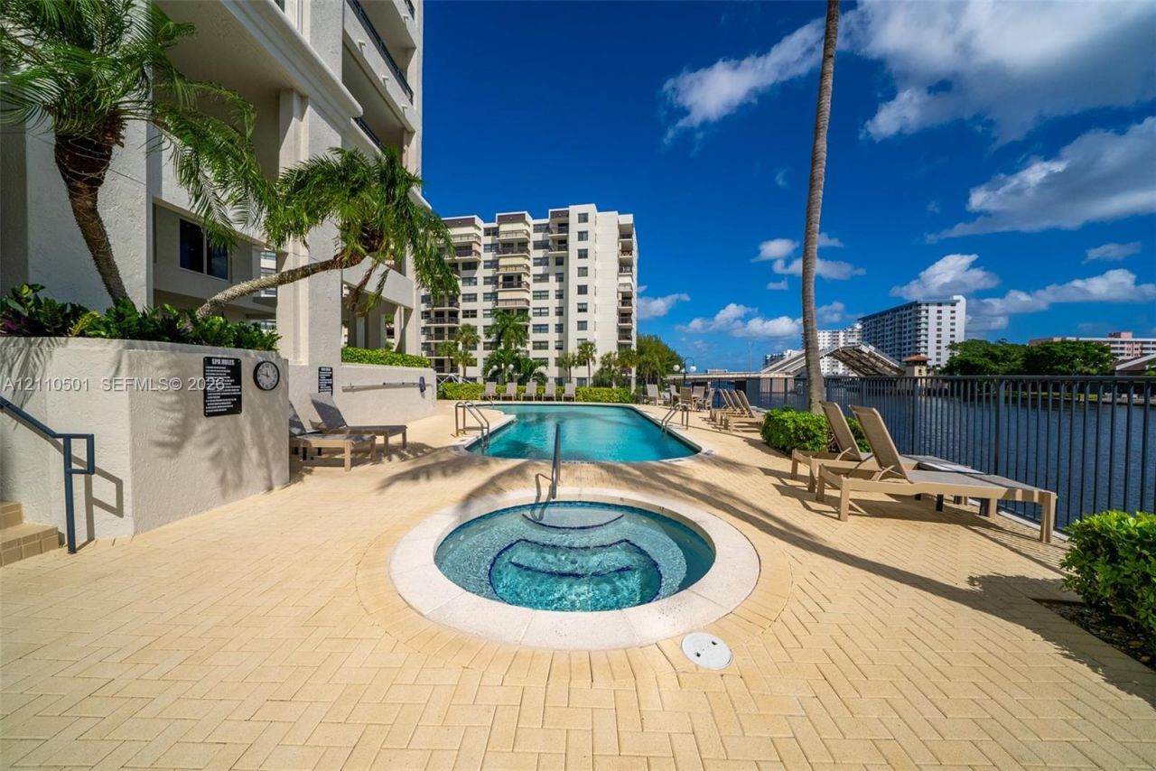 2880 NE 14th St Cswy , Unit 404, Pompano Beach, FL 33062 Photo
