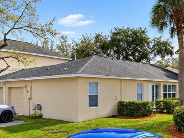 10890 Palm Ridge Ln , Tamarac, FL 33321