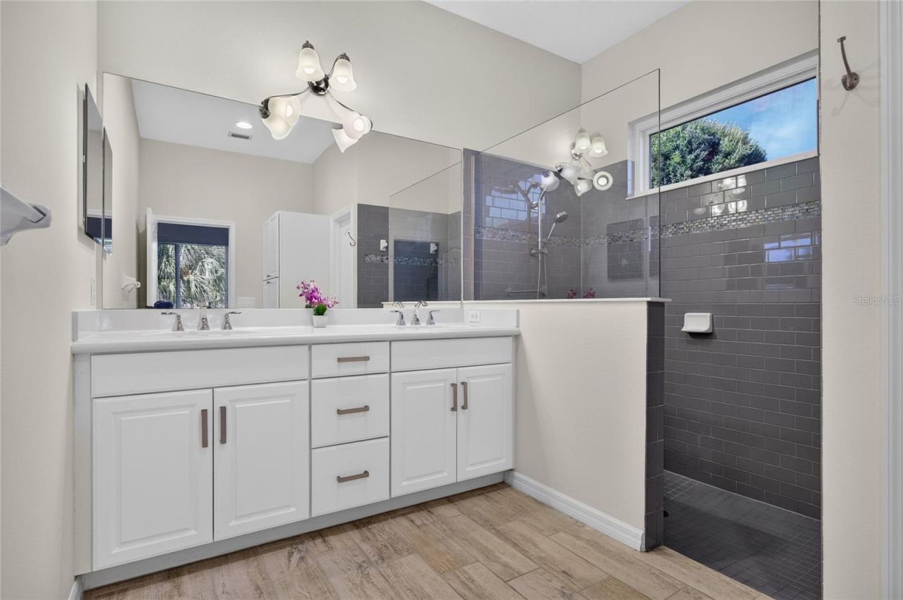 3803 Woodcliff Lake Terrace , Sarasota, FL 34243 Photo