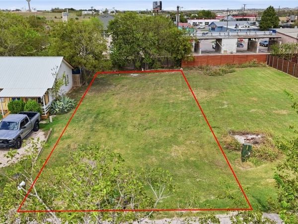 307 W Lane Ave , Manor, TX 78653