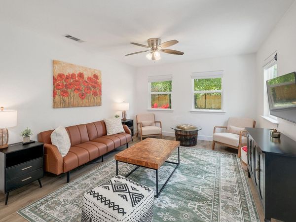 906 W 15th ST , Georgetown, TX 78626