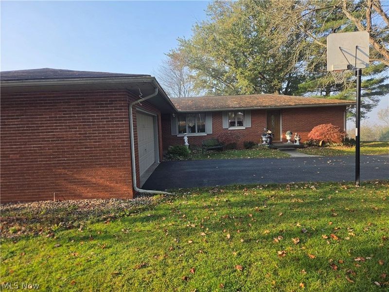 10560 Laurens Drive NE, Bolivar, OH 44612 Photo 2