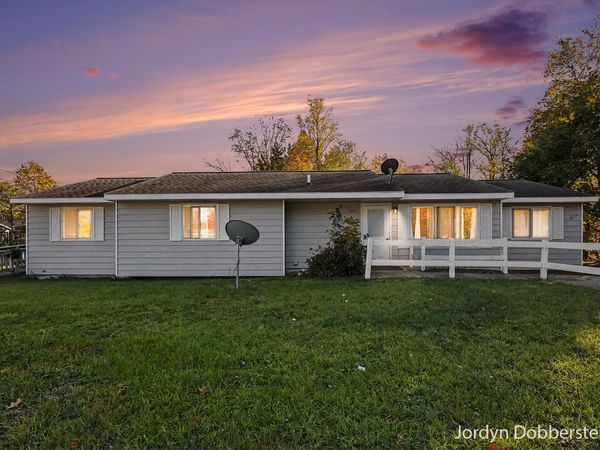 897 E Sternberg Road, Norton Shores, MI 49441