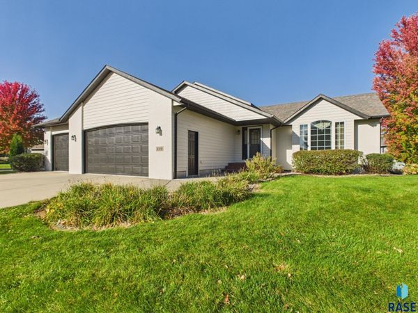 809 S Outlook Dr, Sioux Falls, SD 57106