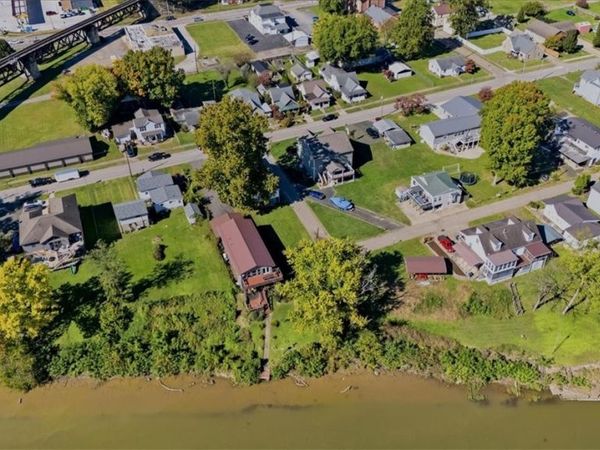 210 Florence Street , Belpre, OH 45714