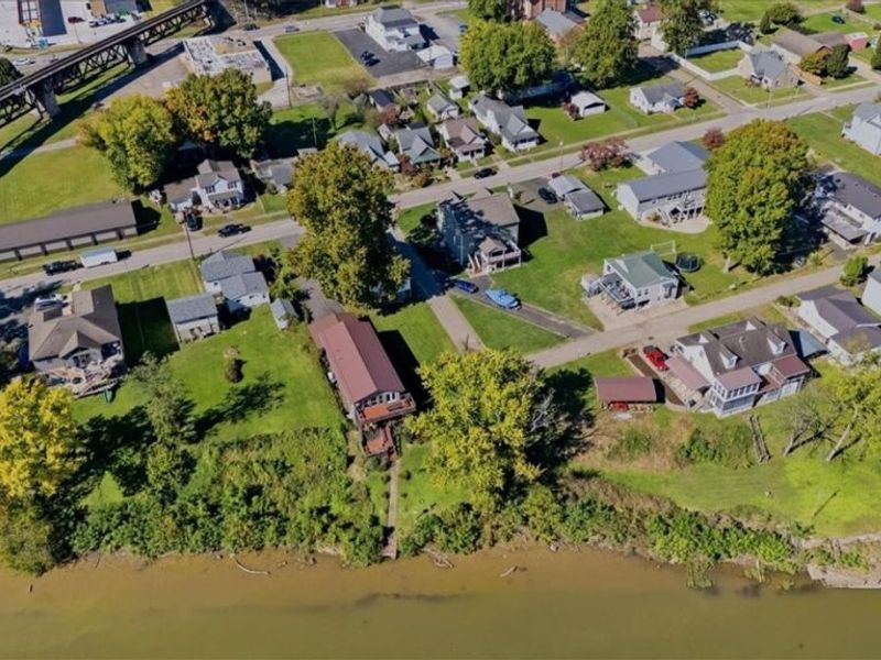 210 Florence Street , Belpre, OH 45714 Photo 1