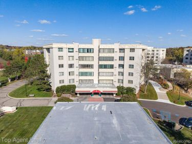 43100 12 Oaks Crescent Drive, Unit 4055, Novi, Mi 48377