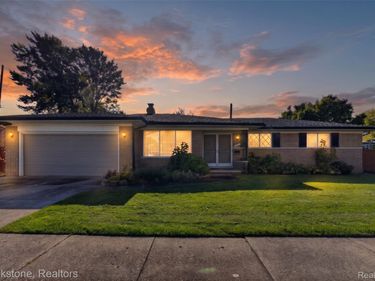 22320 Lakeshire Street, St Clair Shores, Mi 48081
