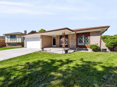 38986 Cottonwood Court, Sterling Heights, Mi 48310