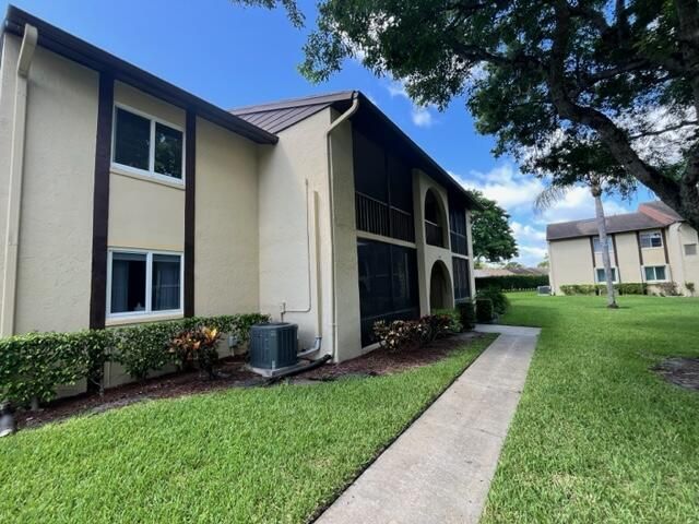304 Pine Circle, Unit C-2, Greenacres, FL 33463 Photo