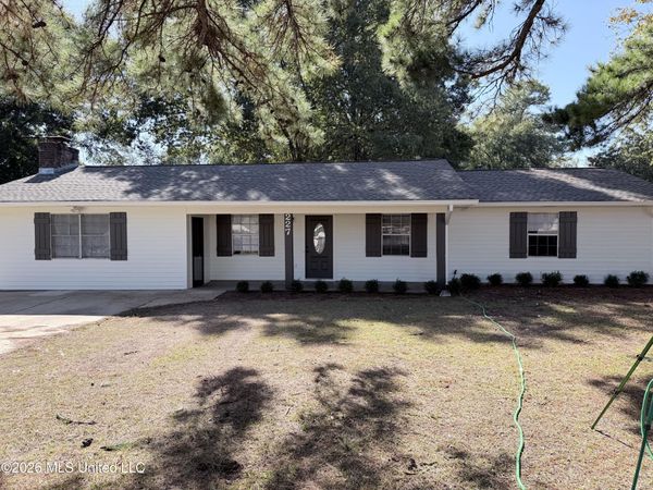 227 E School Street, Ridgeland, MS 39157