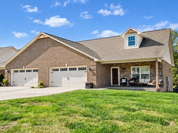 3021 Villas Creekside Drive, Dandridge, TN 37725