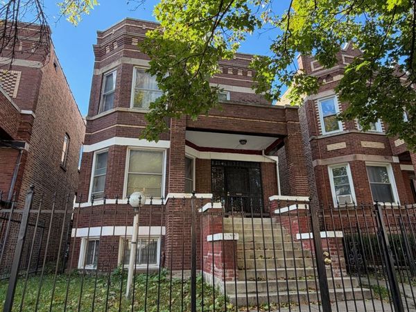 916 N Lavergne Avenue , Chicago, IL 60651