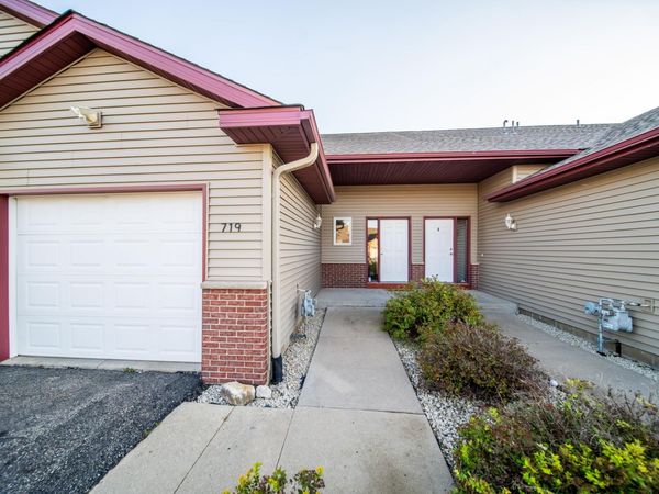 719 10th St SW, Pine Island, MN 55963