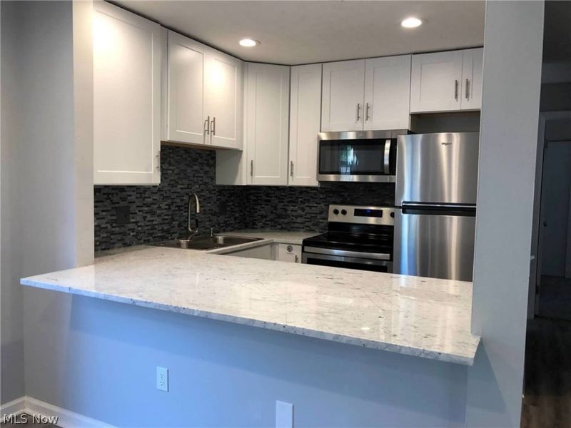 33803 Electric Boulevard, Unit H22, Avon Lake, OH 44012 Photo 7