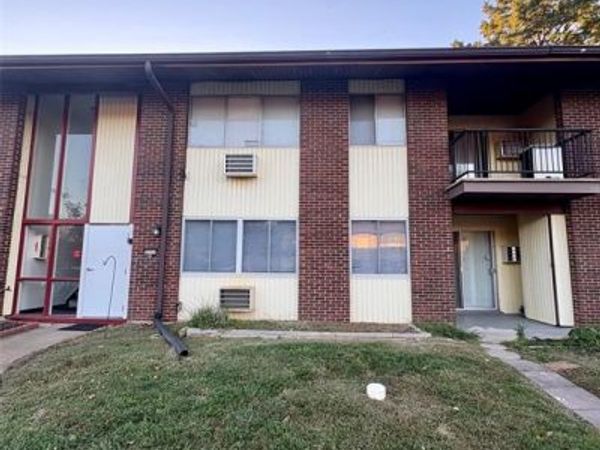 7551 Hazelcrest Drive, Unit H, Hazelwood, MO 63042