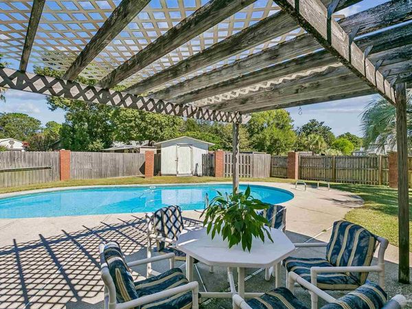 11814 Chanticleer Dr, Pensacola, FL 32507